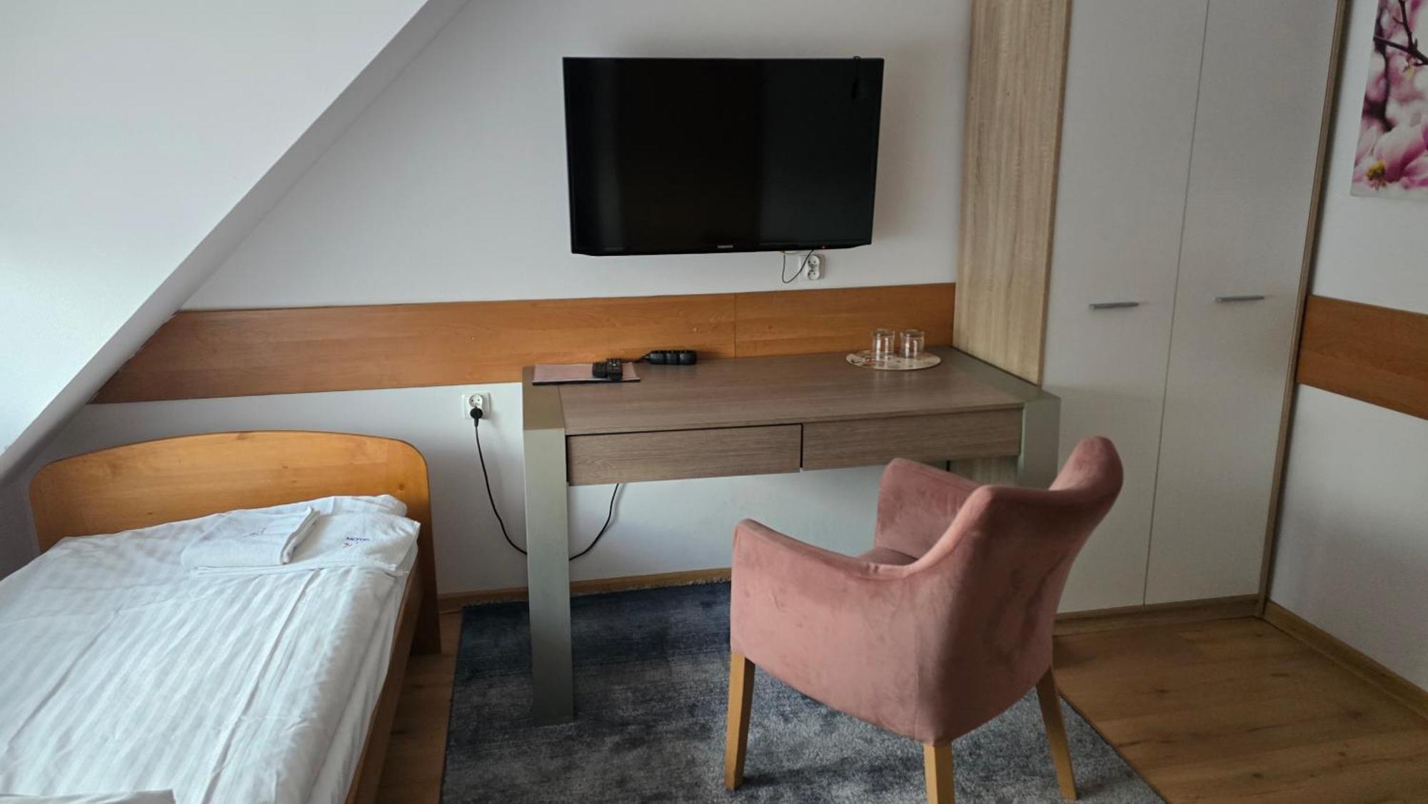 Motel Za Miedza Bralin Εξωτερικό φωτογραφία